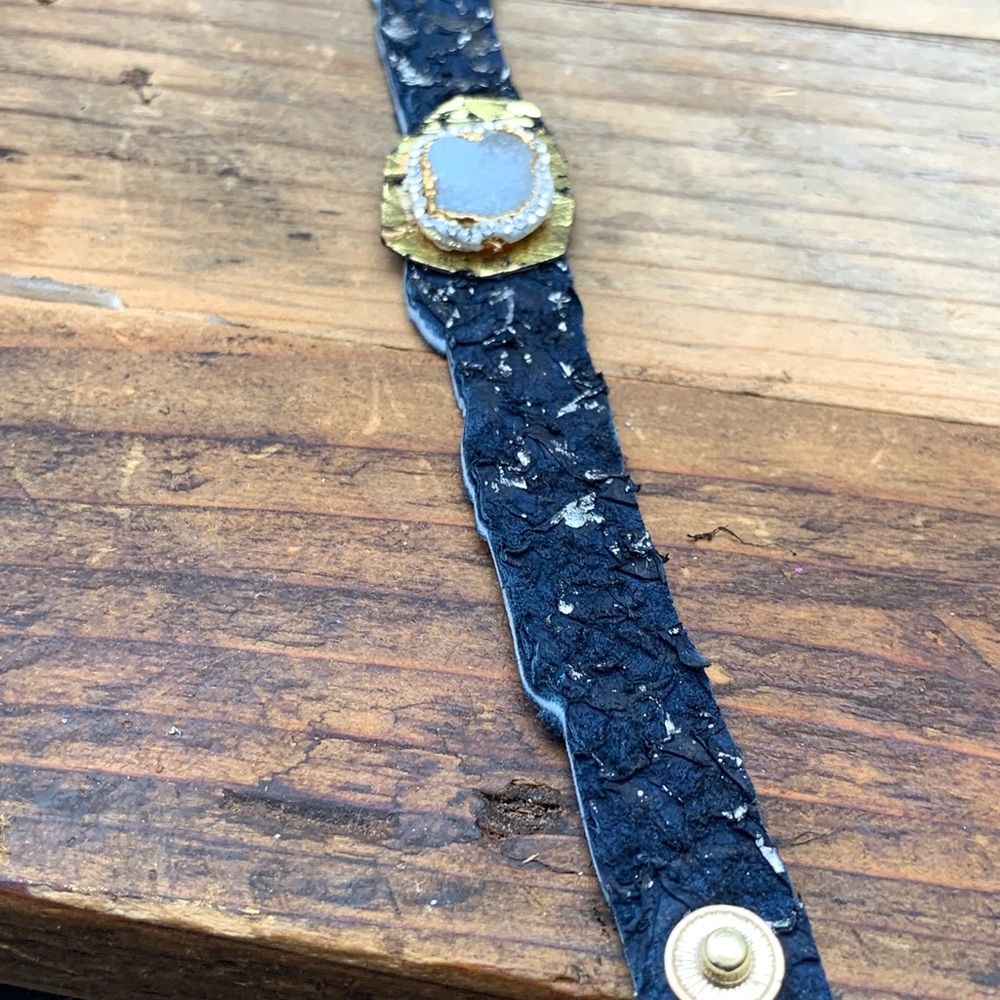 Matana Navy Blue leather and druzy pave bracelet - Picture 8 of 8